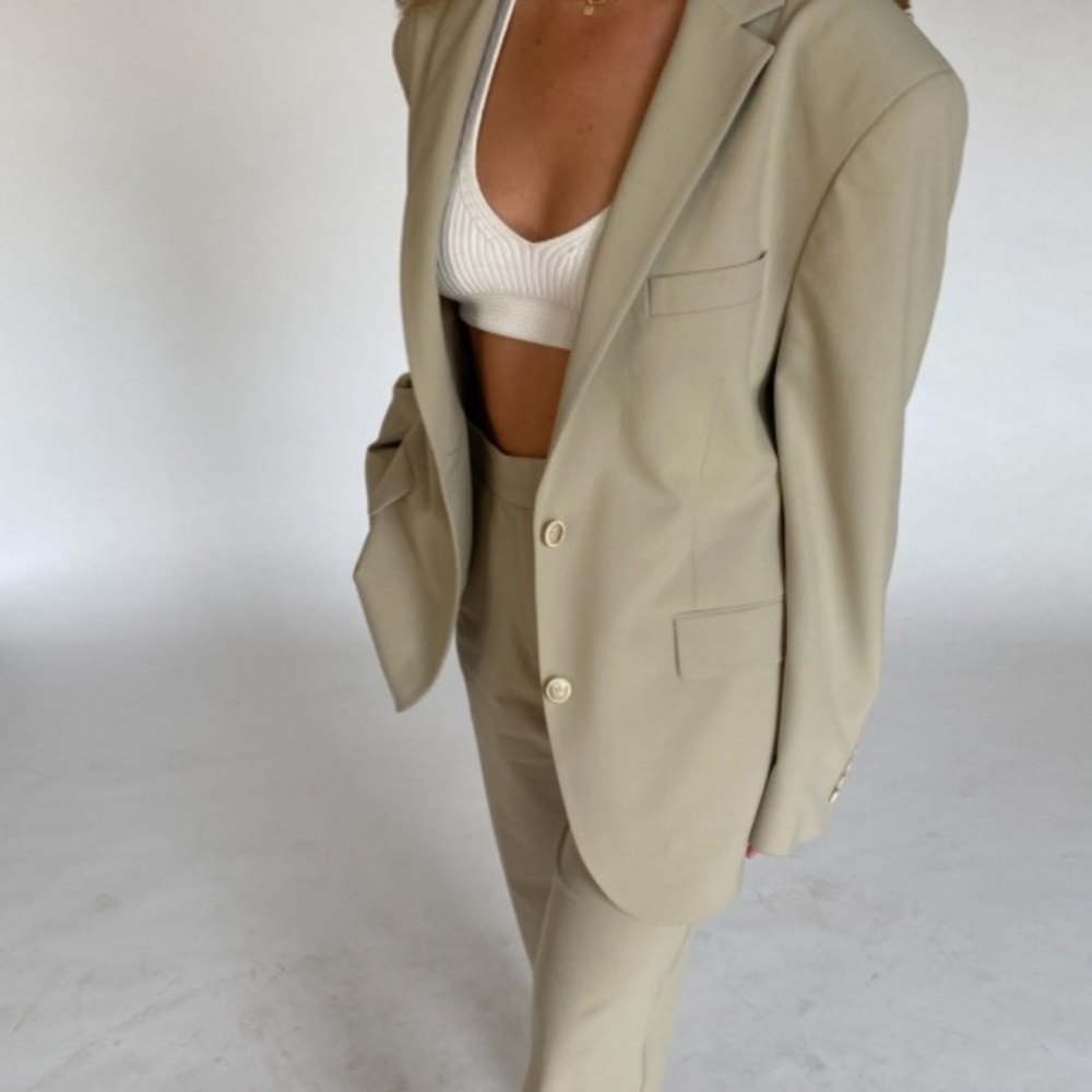 NWOT Djerf Avenue Greige Blazer